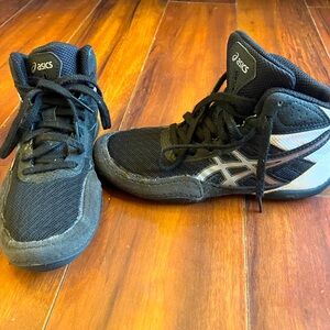 wrestling kids shoes. Only used three times
